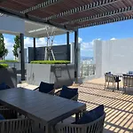 Neu Suites By The Relaxstay